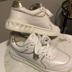 Valentino Sneaker - One stud low top calfskin sneaker